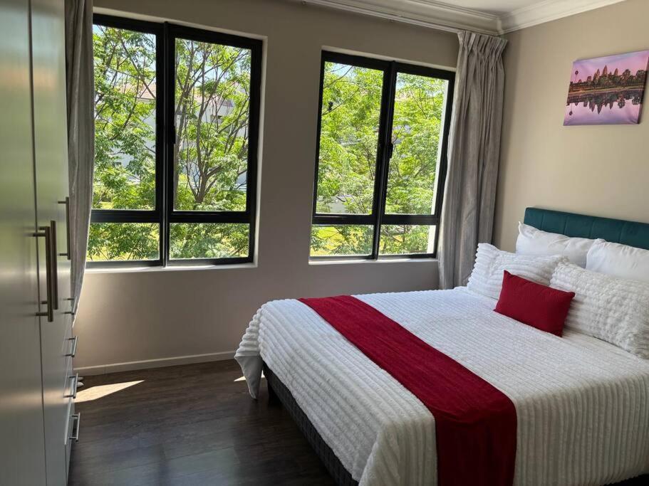 Luxury & Secure - Fourways Apartment Sandton